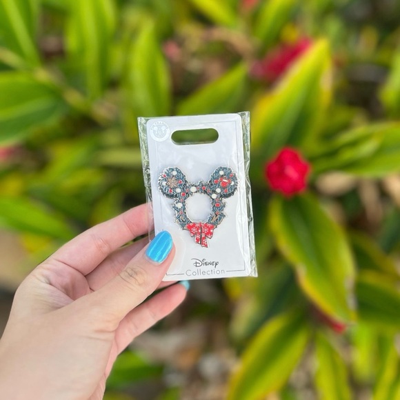 Disney Jewelry - NWT Disney Mickey Holiday Christmas Wreath Pin